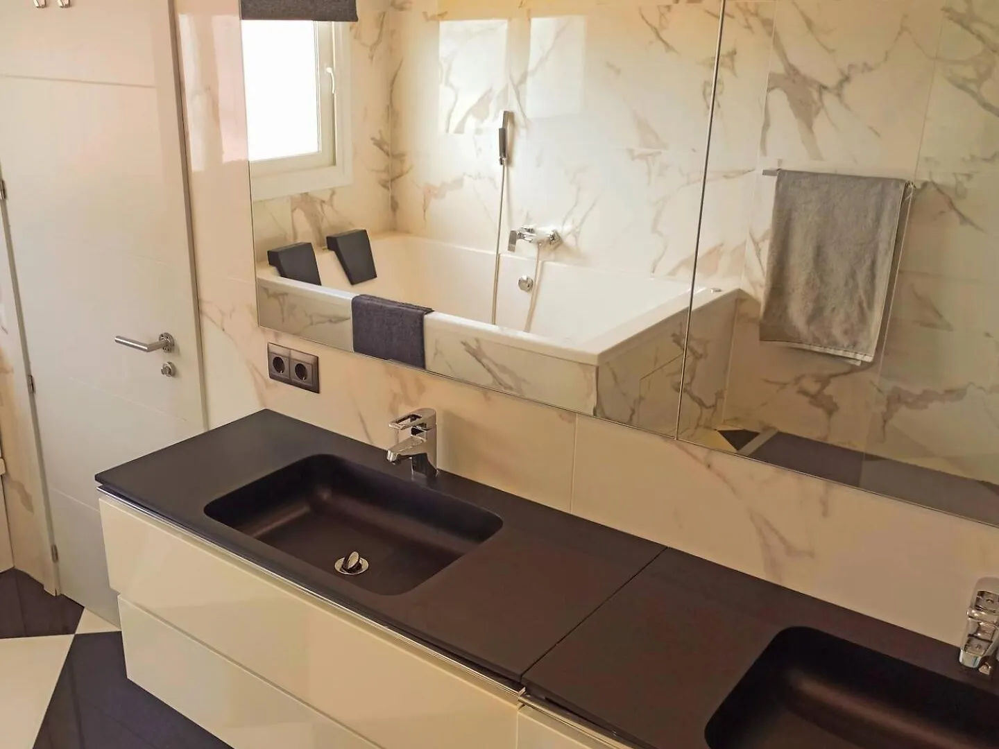 Luxury 7 Bedroom Villa Heated Pool Hot Tub 5 Mins From The Beach Sleeps 16 Benalmadena 0*,  Spain