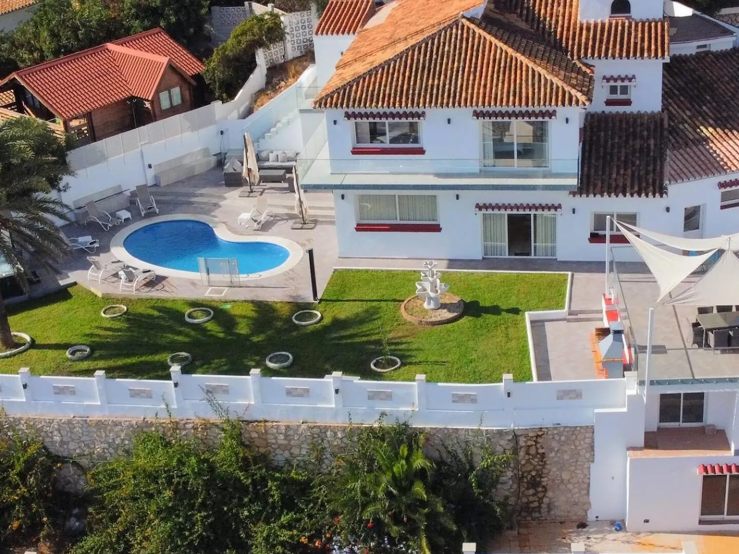 Luxury 7 Bedroom Villa Heated Pool Hot Tub 5 Mins From The Beach Sleeps 16 Benalmadena 0*,