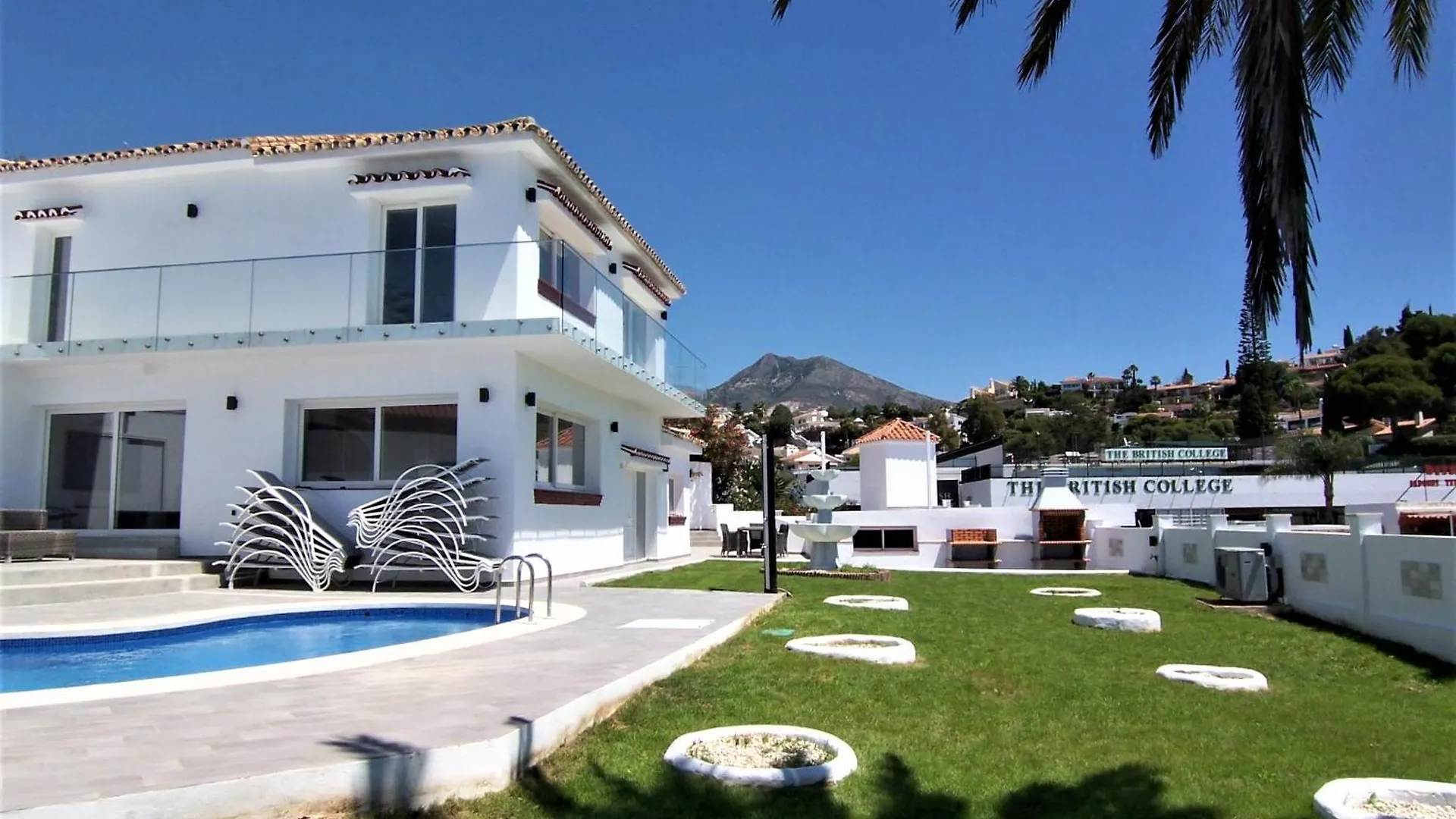 Luxury 7 Bedroom Villa Heated Pool Hot Tub 5 Mins From The Beach Sleeps 16 Benalmadena