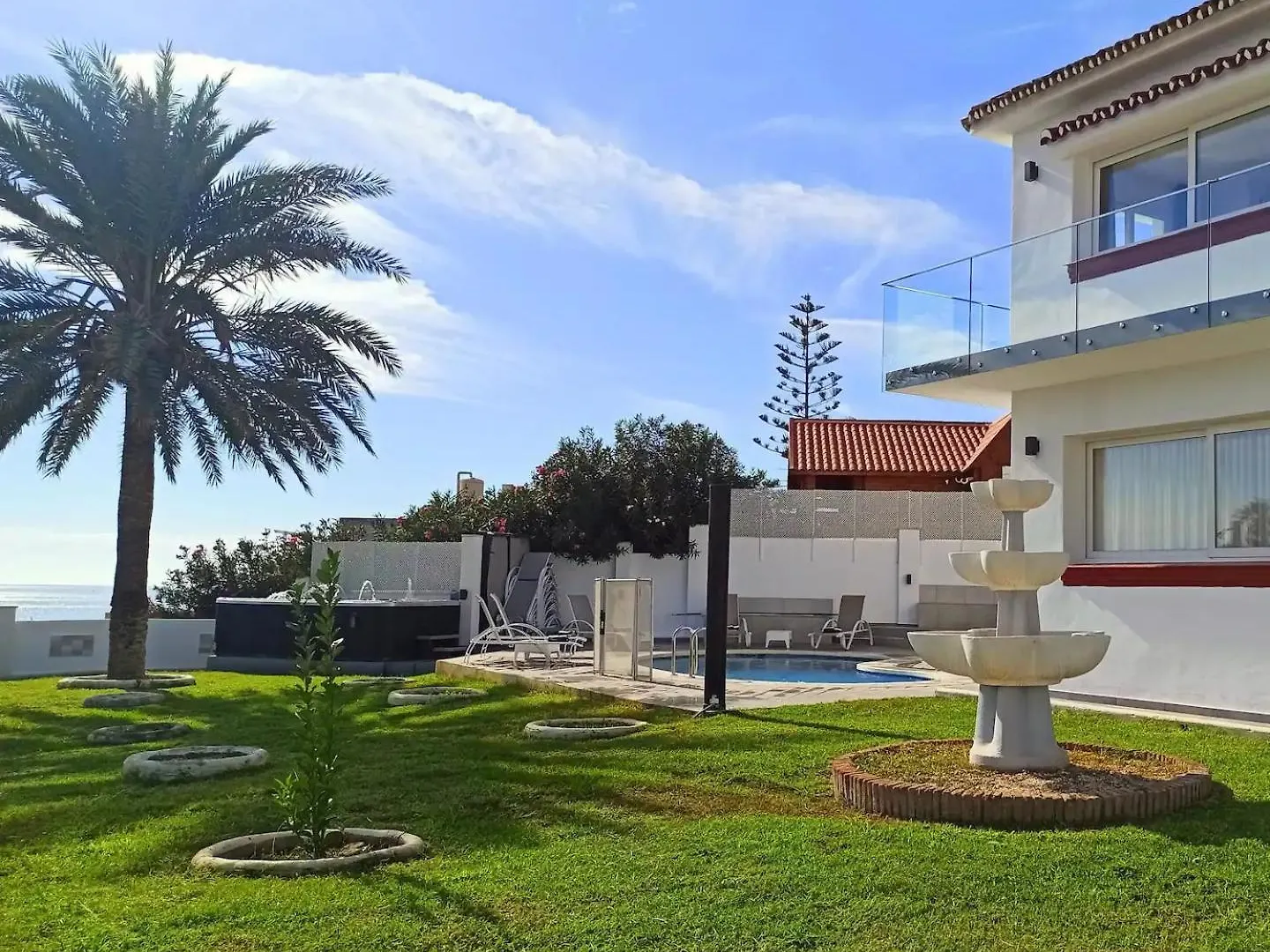 Luxury 7 Bedroom Villa Heated Pool Hot Tub 5 Mins From The Beach Sleeps 16 Benalmadena
